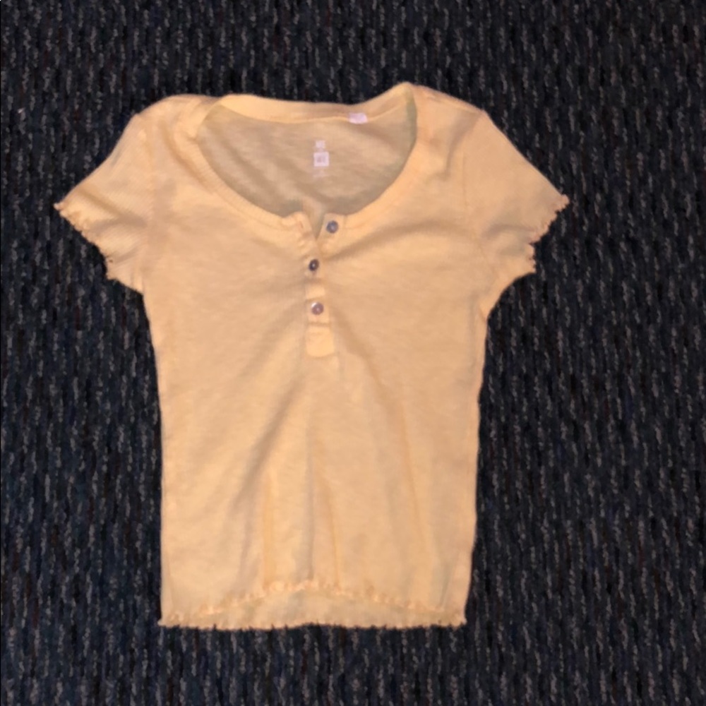 Yellow tee shirt